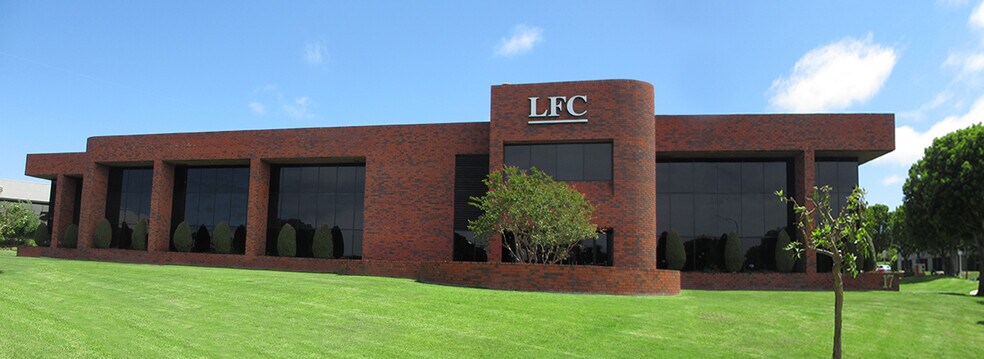 More Photos Of 17 Corporate Plaza Dr, Newport Beach Coworking Space