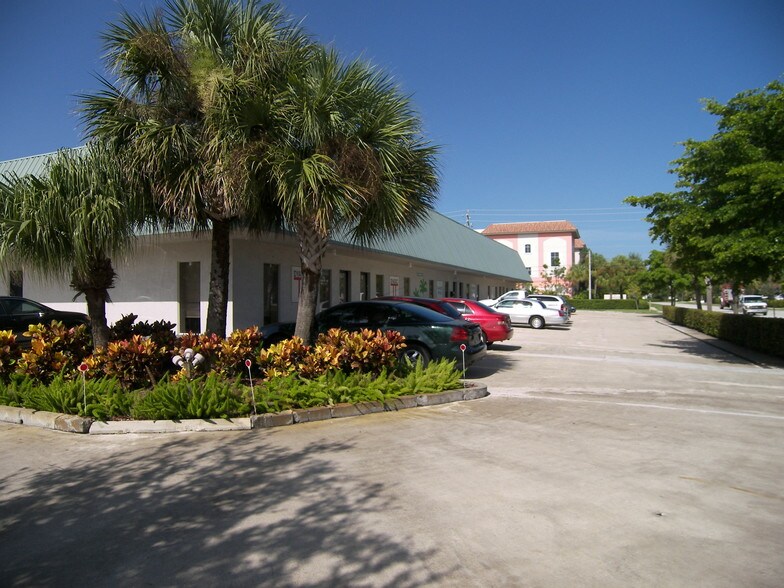 More Photos Of 500 W Commerce Way W, Jupiter Warehouse For Lease