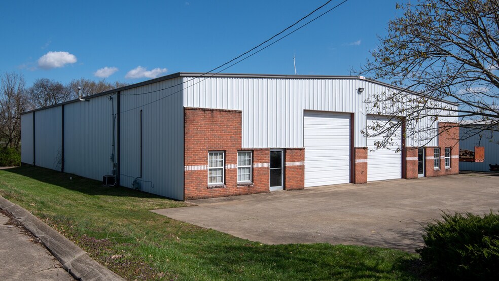 More Photos Of 1232 Longleaf Dr, Gallatin Warehouse For Lease