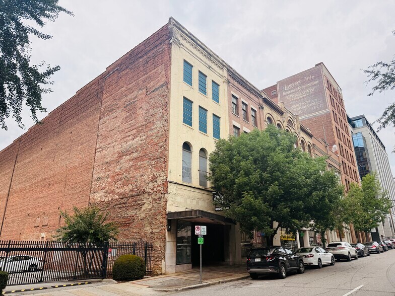 More Photos Of 2020 3rd Ave N, Birmingham Department Store For Sale