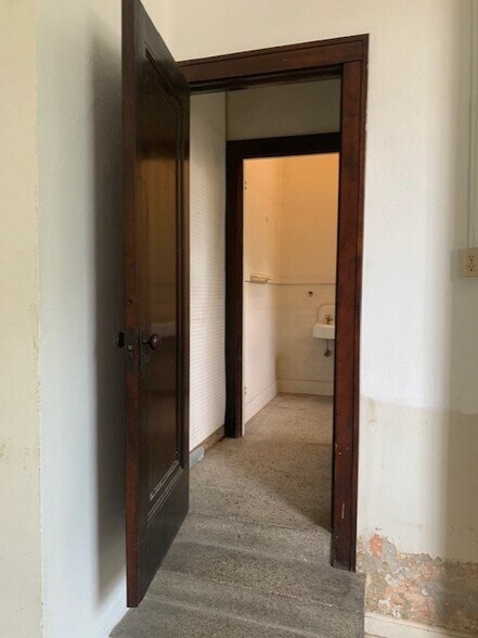 More Photos Of 2443-2451 Nicollet Ave, Minneapolis Apartments For Lease