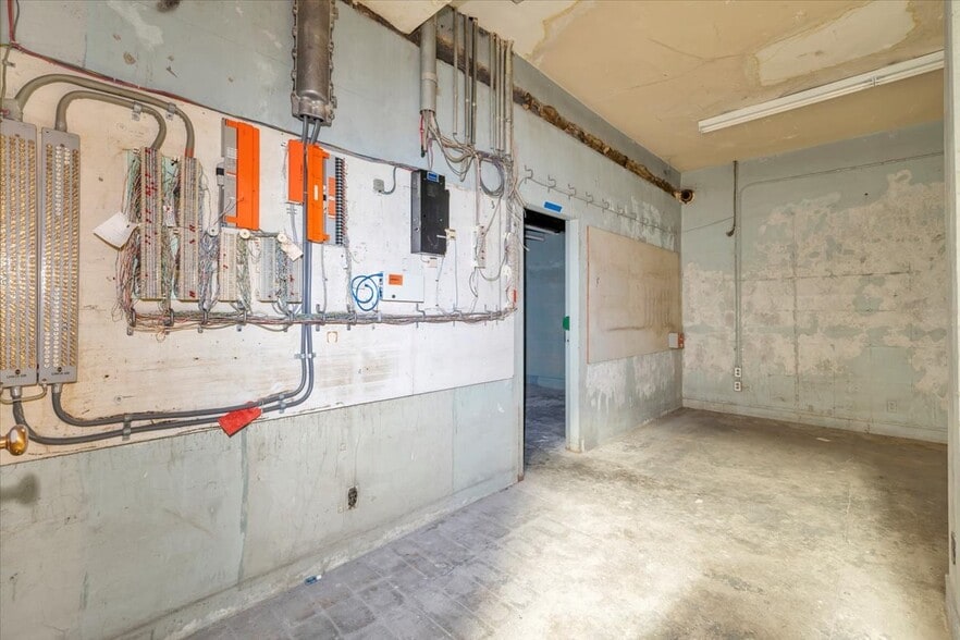 More Photos Of 210 S Jefferson St, Roanoke Loft Creative Space For Sale