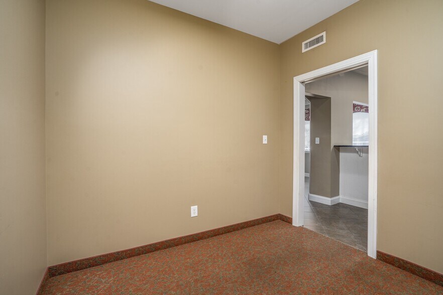 More Photos Of 4025 Capital Dr, Rocky Mount Office For Sale