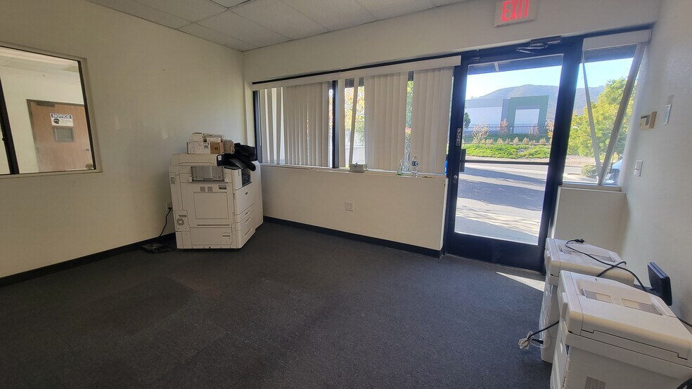 More Photos Of 42445 Avenida Alvarado, Temecula Warehouse For Lease