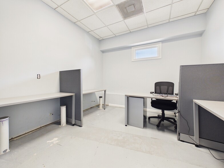 More Photos Of 124 Commerce St, Bowdon Showroom For Sale