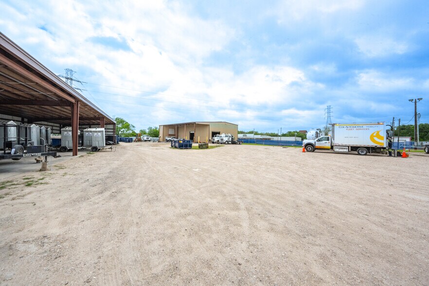More Photos Of 1500 W Highway 6, Alvin Truck Terminal For Sale