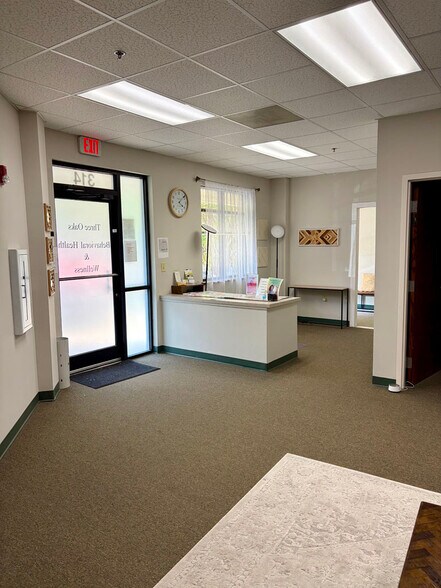 More Photos Of 312-326 Cloister Ct, Chapel Hill Office For Lease