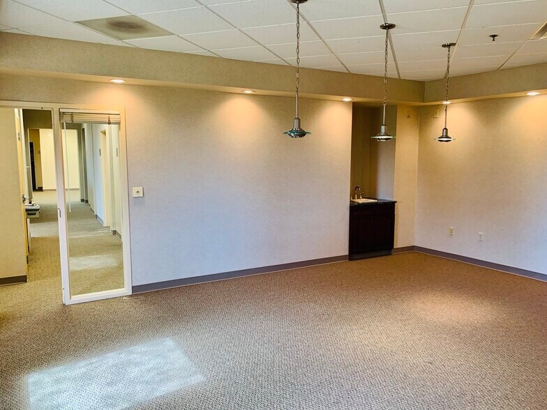 More Photos Of 4028 Binion Way, Mason Warehouse For Lease