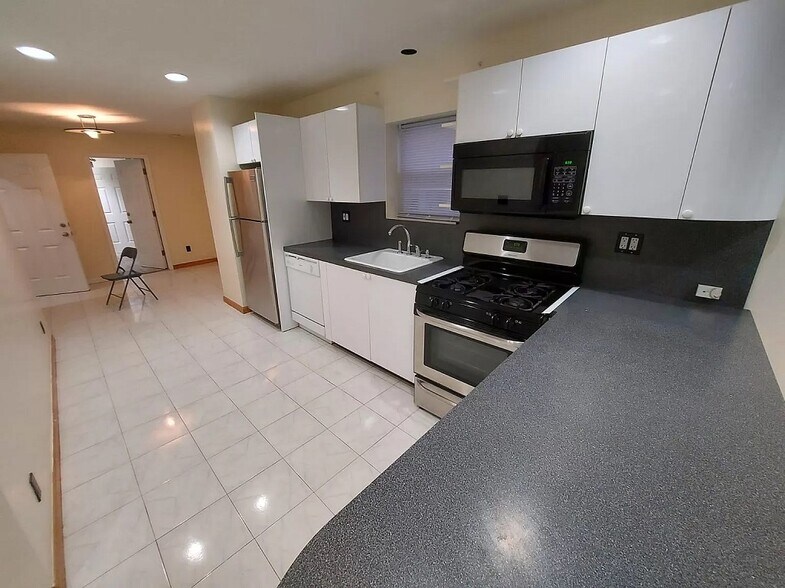 More Photos Of 472 Lake St, Brooklyn Land For Sale