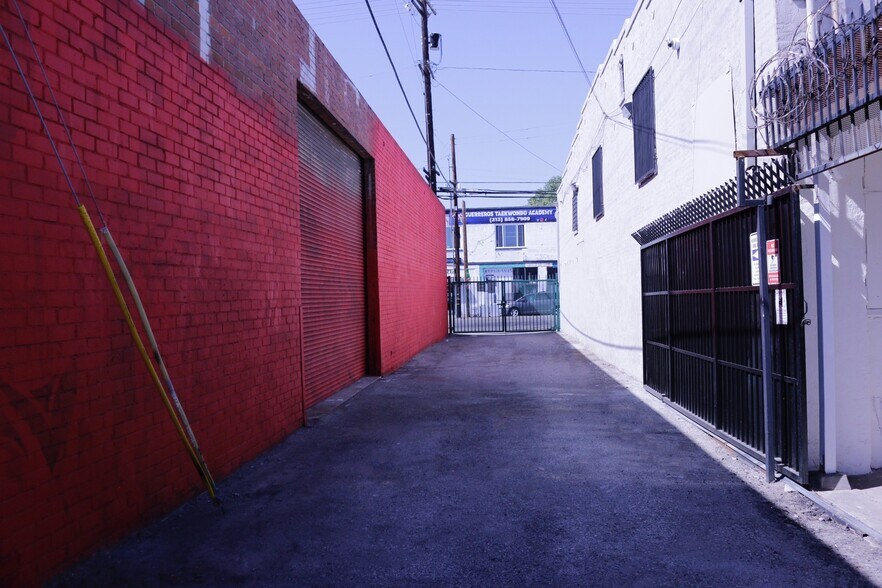 More Photos Of 2710 S San Pedro, Los Angeles Warehouse For Lease