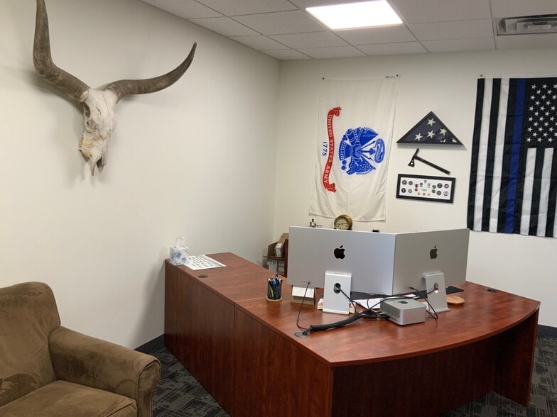 More Photos Of 2890 Market Loop, Southlake Light Manufacturing For Sale