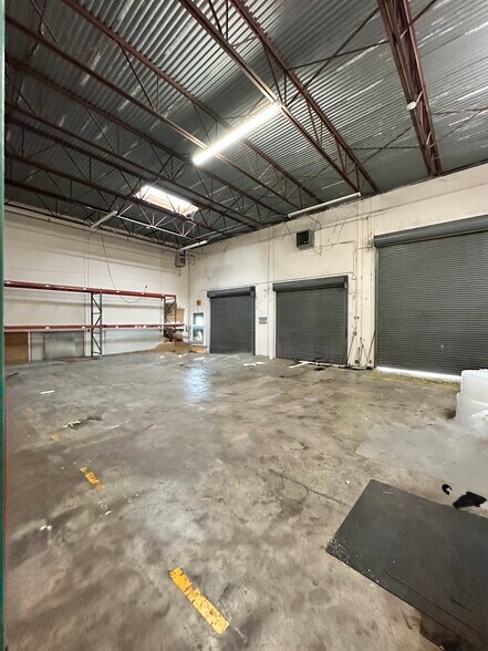 More Photos Of 740 Bradfield Rd, Houston Light Distribution For Lease