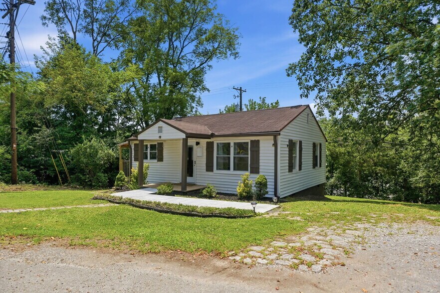 Primary Photo Of 6936 N Ruggles Ferry Pike, Knoxville General Retail For Sale