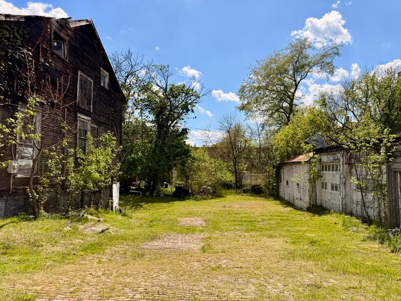 More Photos Of 1337 Montier St, Pittsburgh Flex For Sale