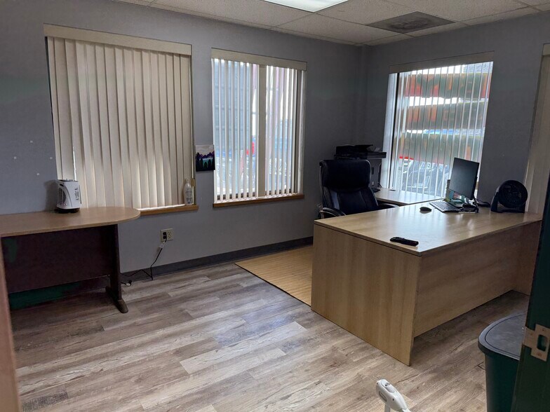 More Photos Of 2329 8th Ave, Greeley Auto Dealership For Sale