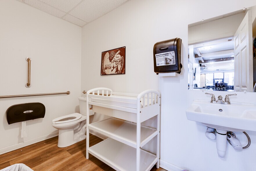 More Photos Of 827 E Warrington Ave, Pittsburgh Flex For Lease