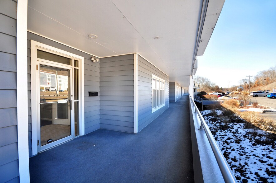 More Photos Of 75 Berlin Rd, Cromwell Medical For Sale