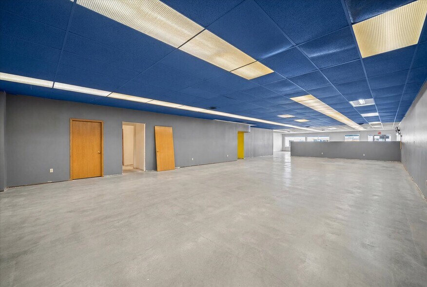 More Photos Of 120-124 E Crawford St, Deer Park Freestanding For Sale