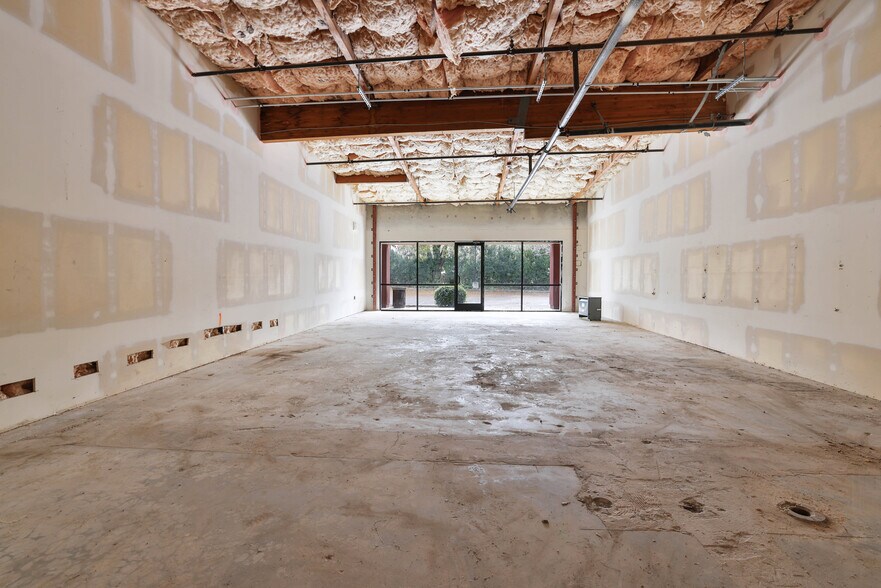 More Photos Of 2092 Concourse Dr, San Jose General Retail For Lease