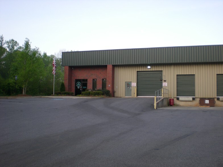 More Photos Of 4480 N Industrial Dr, Cumming Warehouse For Lease