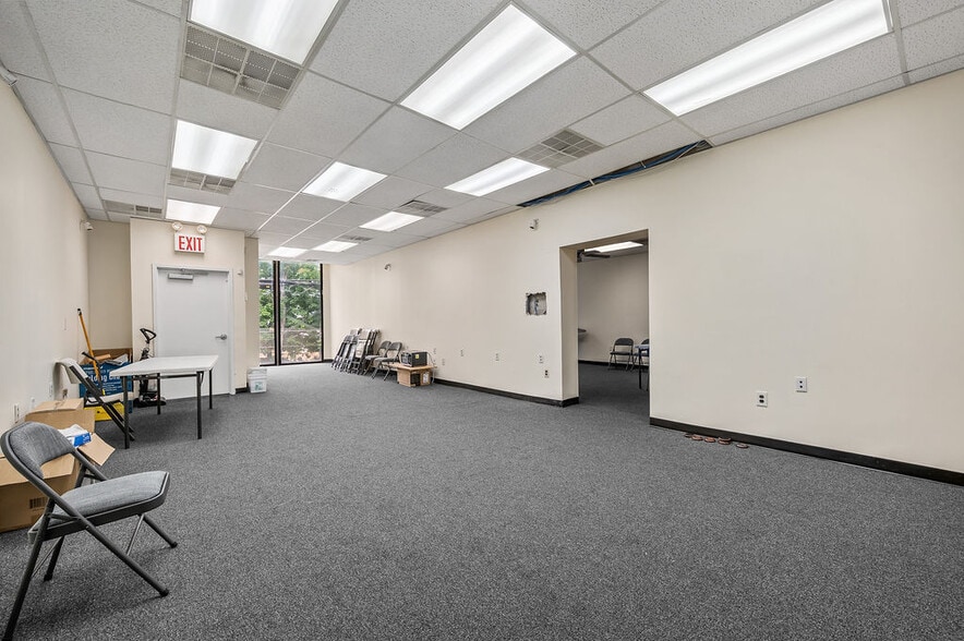 More Photos Of 1142A S Railroad Ave, Staten Island Office For Sale