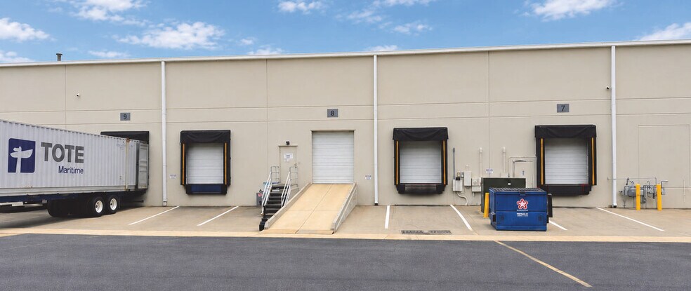 More Photos Of 4524 Green Point Dr, Greensboro Warehouse For Lease