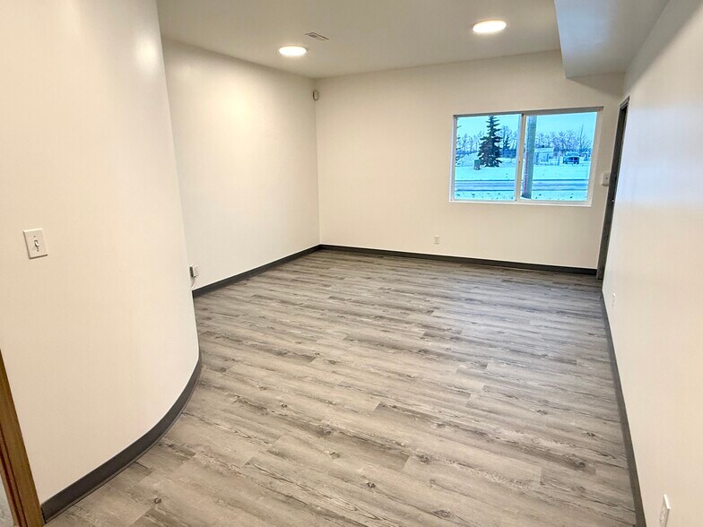 More Photos Of 8 Van Der Horn Way, Red Deer County Truck Terminal For Sale