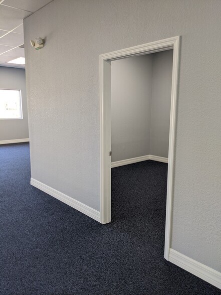 More Photos Of 23330 Harborview Rd, Port Charlotte Flex For Sale