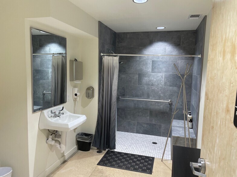 More Photos Of 17006 San Pedro Ave, San Antonio Medical For Lease