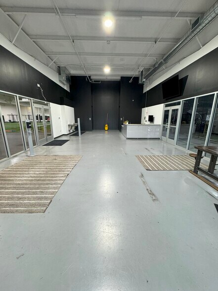 More Photos Of 714-738 W Main St, Jenks Unknown For Lease