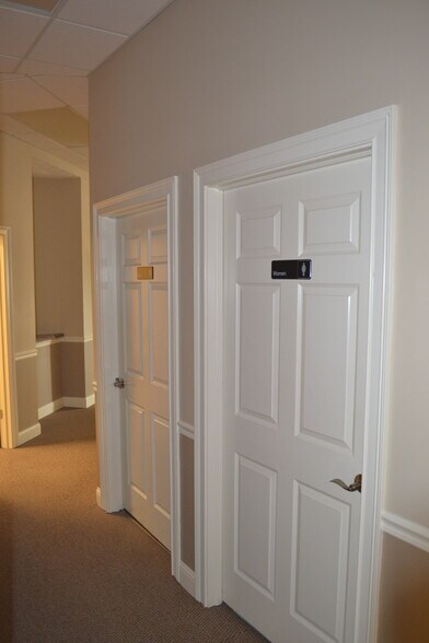 More Photos Of 3930 Mezzanine Dr, Lafayette Medical For Lease