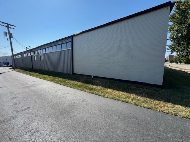 More Photos Of 2322 S 7th St, Saint Louis Warehouse For Lease