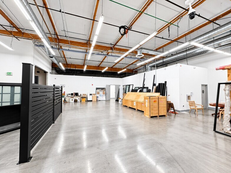 More Photos Of 9419 Mason Ave, Chatsworth Manufacturing For Lease