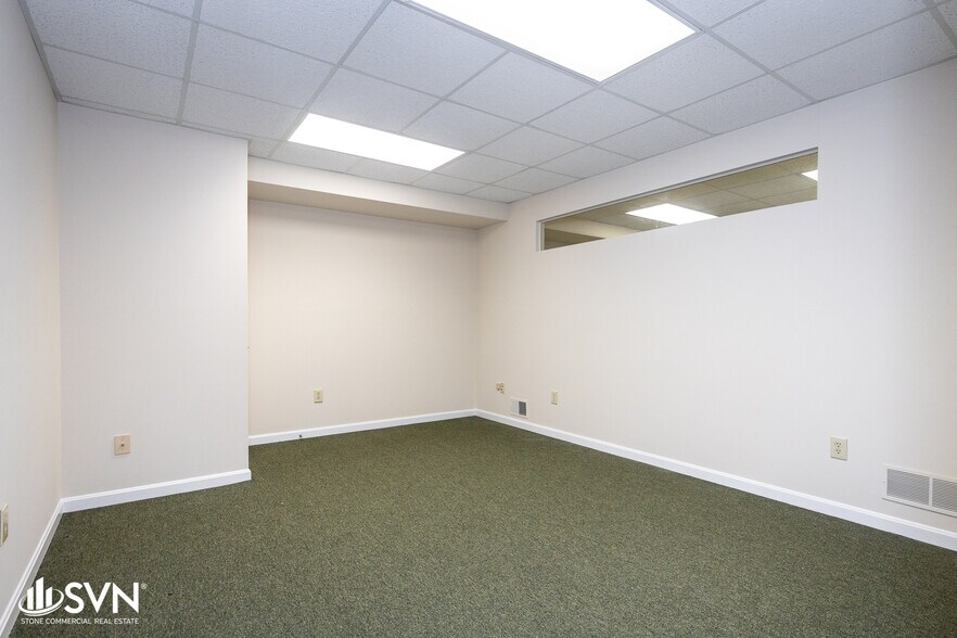 More Photos Of 141 Prosperous Pl, Lexington Medical For Sale