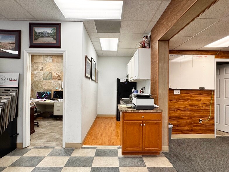 More Photos Of 8707 S Seminole Trl, Ruckersville Freestanding For Sale