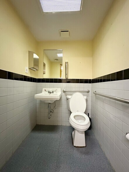 More Photos Of 364-366 97th St, Brooklyn Office Residential For Lease