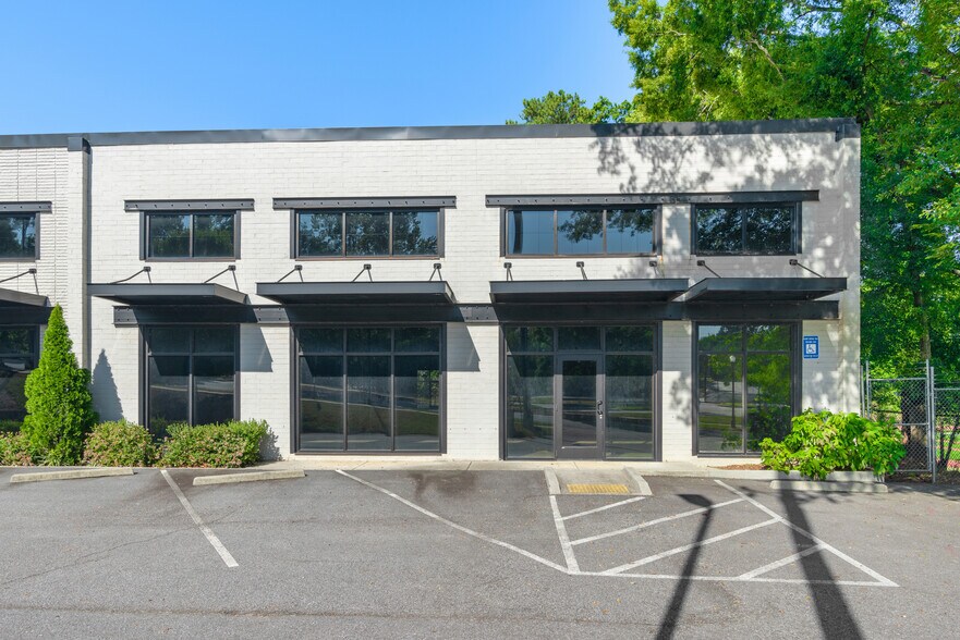More Photos Of 3586 Pierce Dr NE, Chamblee Office For Lease
