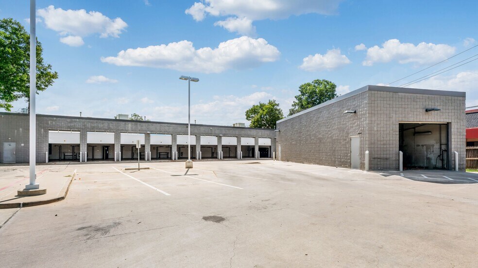 More Photos Of 211 University Drive, Fort Worth Auto Dealership For Sale