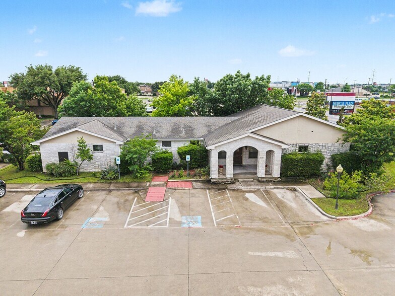 More Photos Of 2451-2461 Robinson Rd, Grand Prairie Medical For Sale