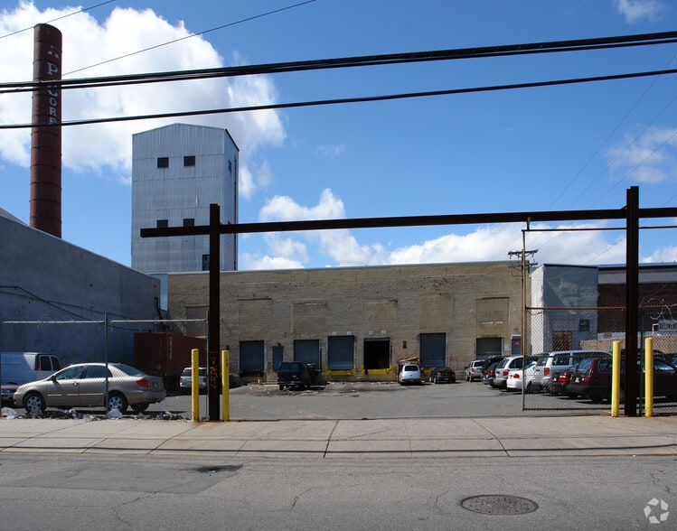 More Photos Of 58-80 Mill St, Paterson Distribution For Lease
