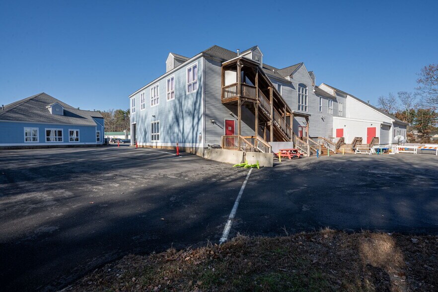 More Photos Of 105 Lafayette Rd, Hampton Falls Freestanding For Sale