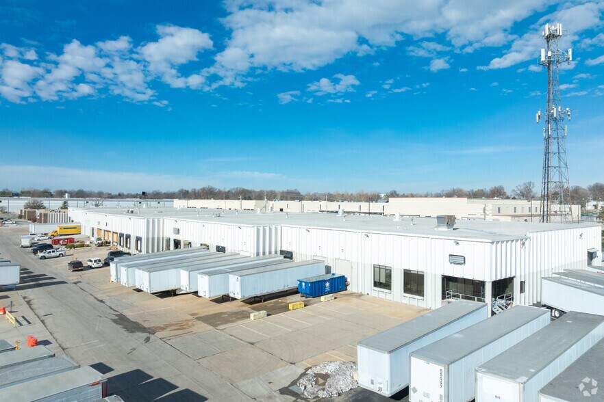 More Photos Of 8449-8495 Mid County Industrial Dr, Vinita Park Warehouse For Lease