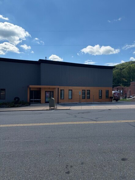 More Photos Of 2 W Wyomissing Ave, Mohnton Manufacturing For Sale