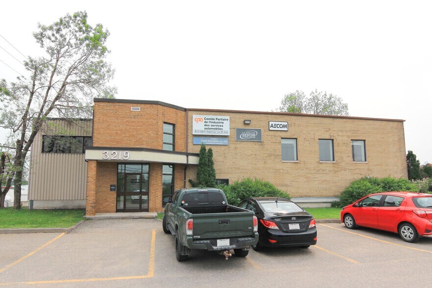 Primary Photo Of 3219 Boul Saint-François, Saguenay Office For Lease