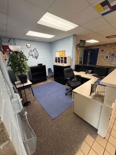 More Photos Of 1944 Iowa Ave, Saginaw Flex For Sale