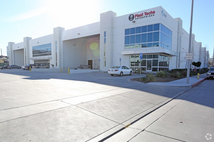 Primary Photo Of 5636 E 61st St, Commerce Warehouse For Lease