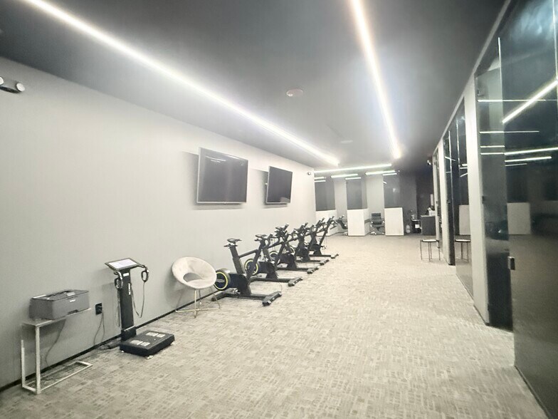 More Photos Of 1495 N Park Dr, Weston Showroom For Sale