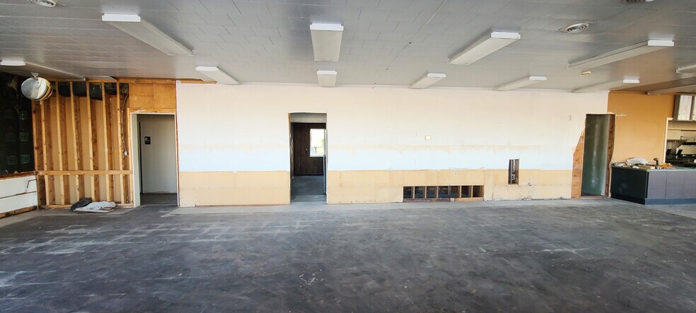 More Photos Of 14417 S L-56d, Brady Convenience Store For Sale