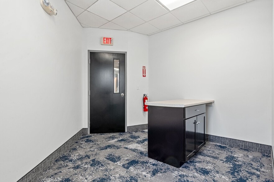 More Photos Of 920 Lafayette Rd, Seabrook Unknown For Sale