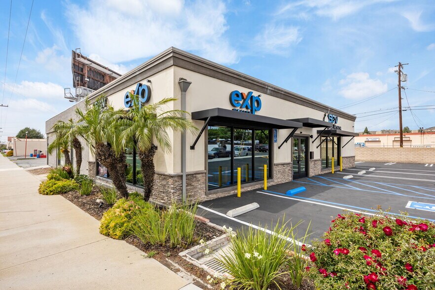 More Photos Of 20605 Soledad Canyon Rd, Canyon Country Office For Sale